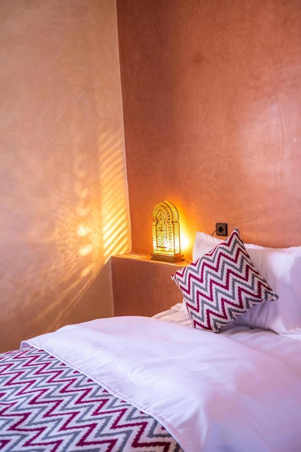 Riad Les Jardins De เมอร์ซูกา ภายนอก รูปภาพ